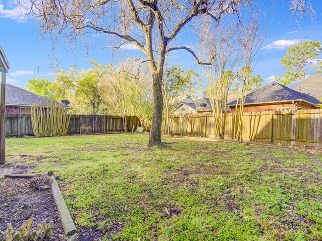 Building Photo - 14406 Fair Knoll Way