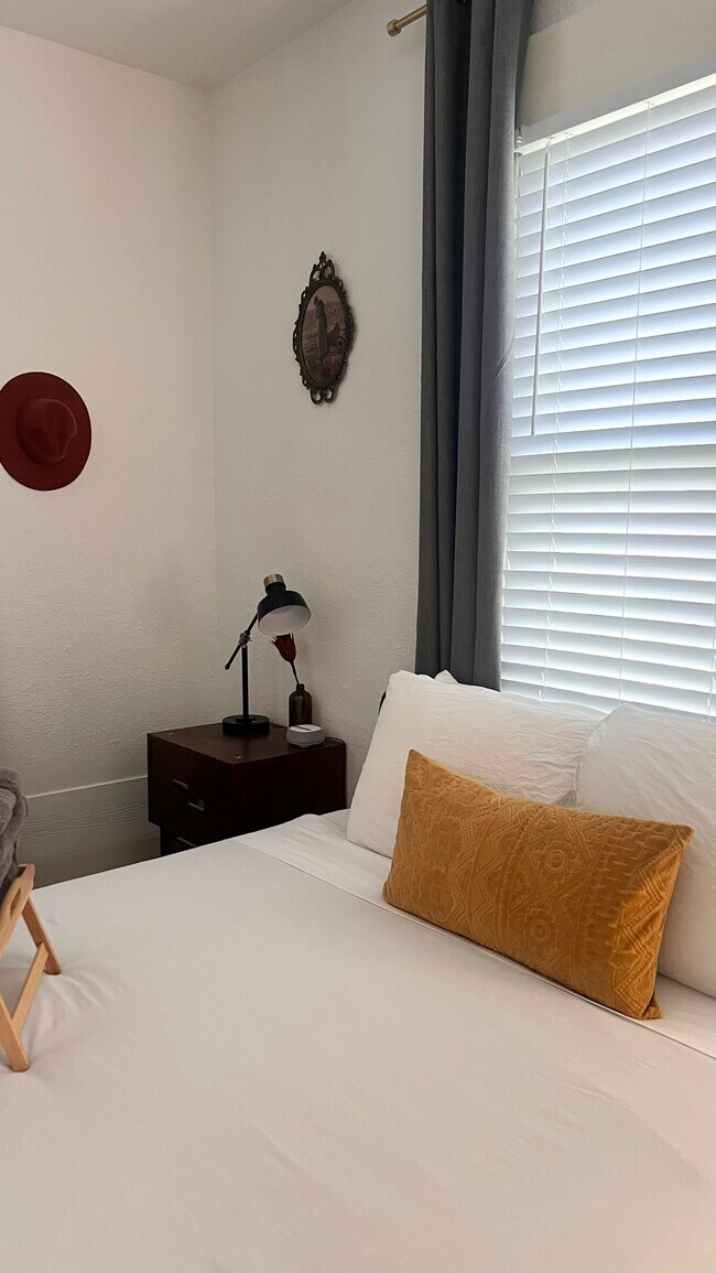 Building Photo - 5006 Hardy St