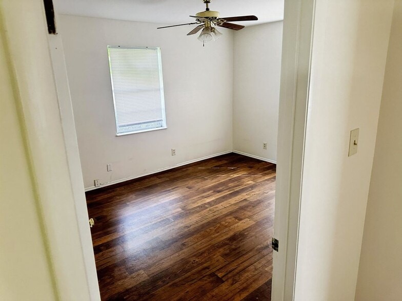 Building Photo - 2322 Kaynell Dr