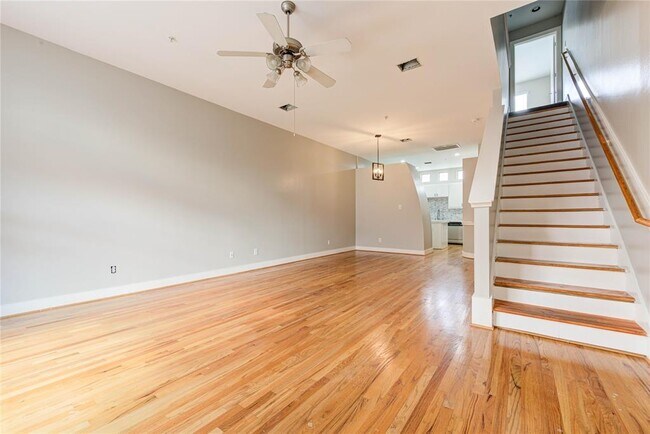 Building Photo - 8715 Meadowcroft Dr