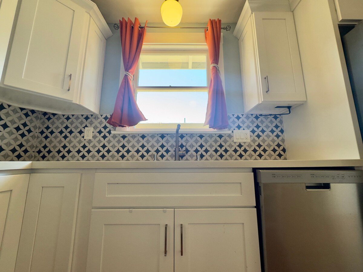 Building Photo - 2309 Derby St