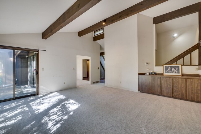 Building Photo - Mid Century Charming Bothell Retreat on 10...