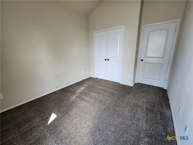 Building Photo - 538 Creekside Cir