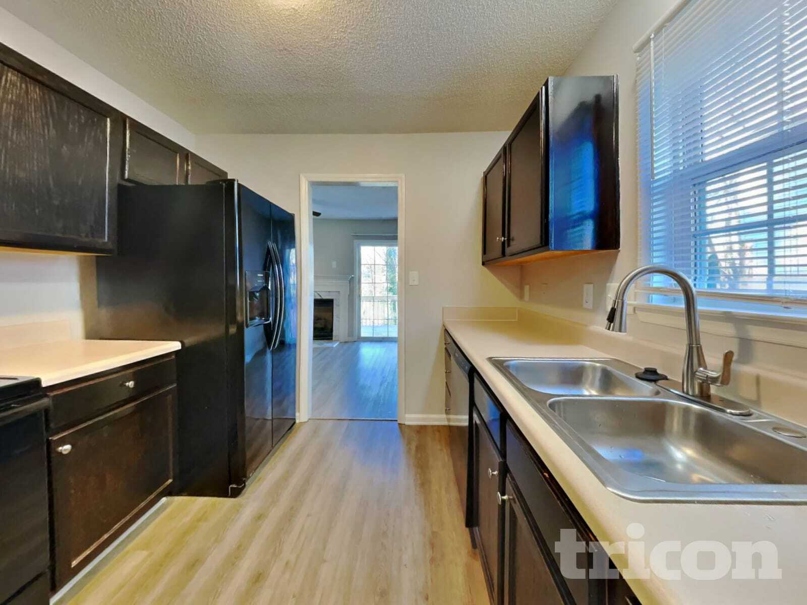 Building Photo - 4409 Woodlawn Dr