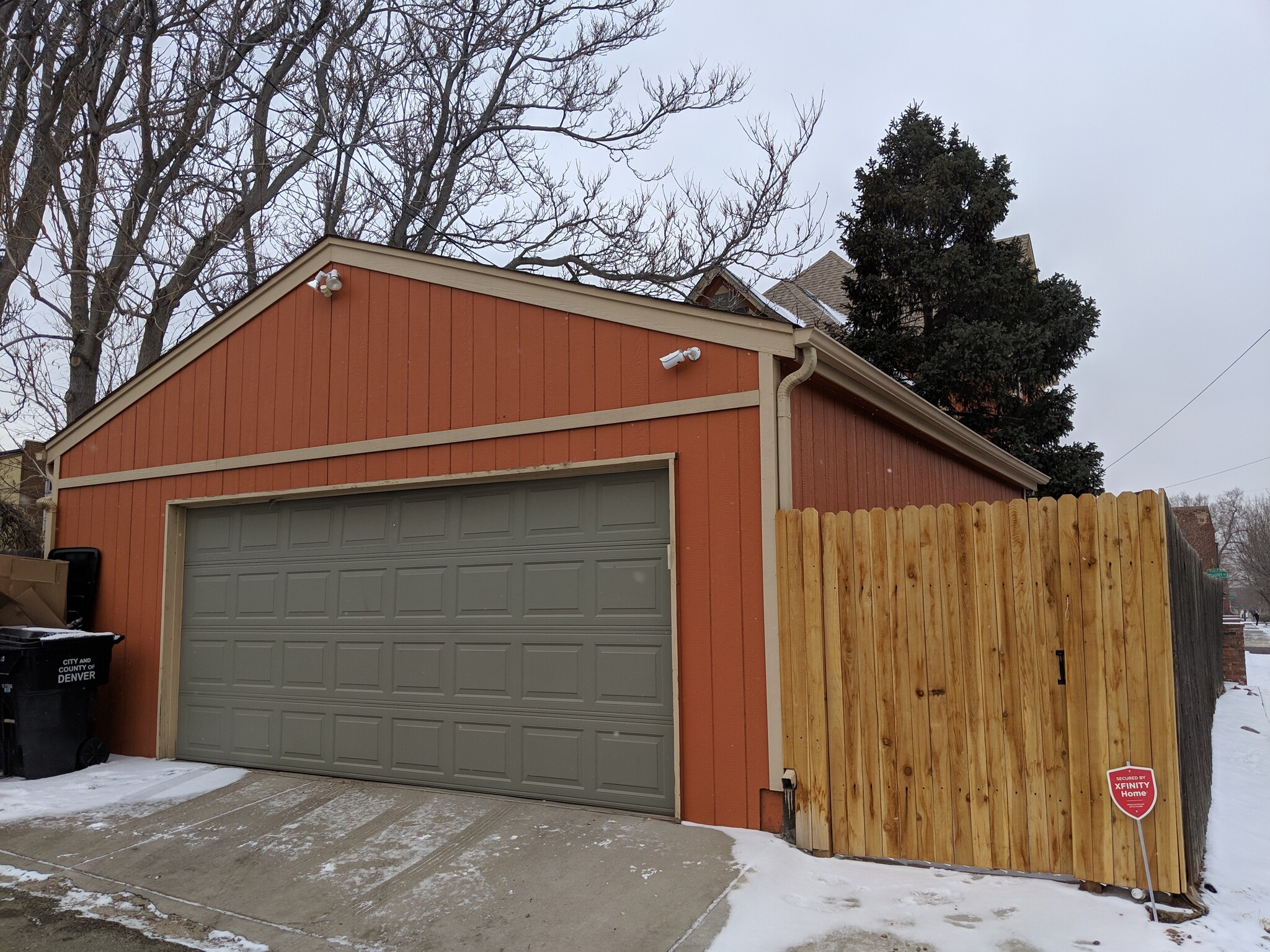 2 car oversized garage - 2860 Humboldt St