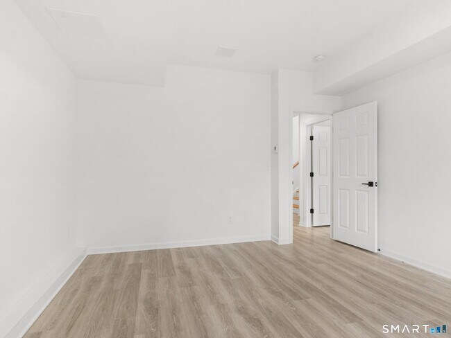 Building Photo - 1974 Kings Hwy