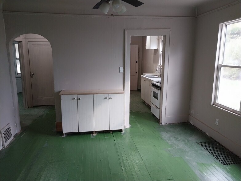 Building Photo - 15350 Alden St