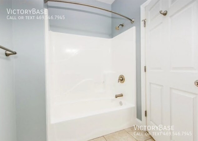 Building Photo - 210 Creekside Ln