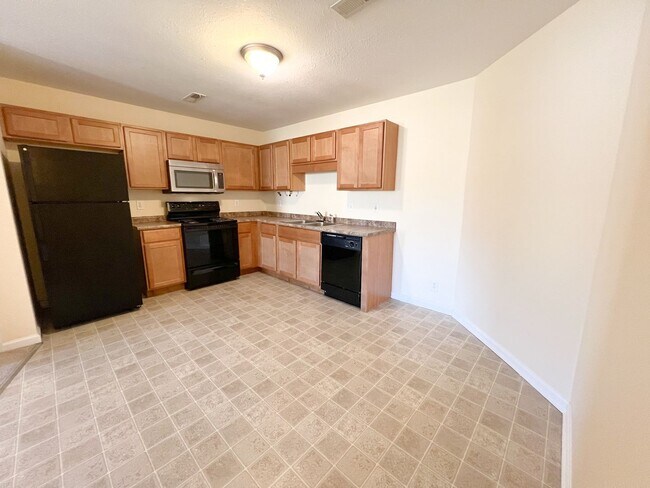 Building Photo - 528 Luxury Dr