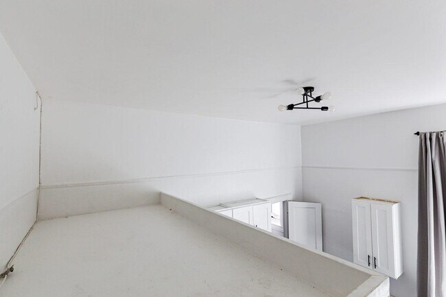 Building Photo - 211 Lafayette Ave