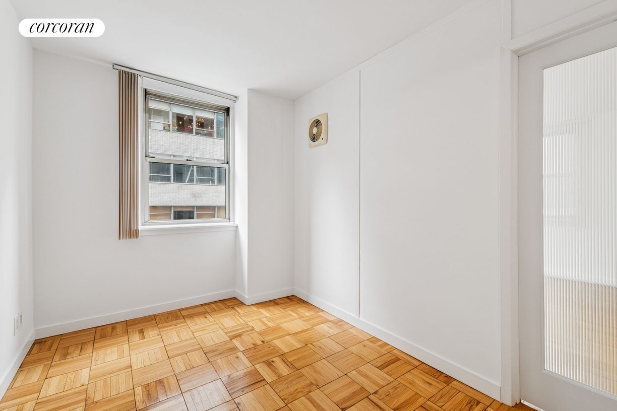 Building Photo - 200 E 58th St