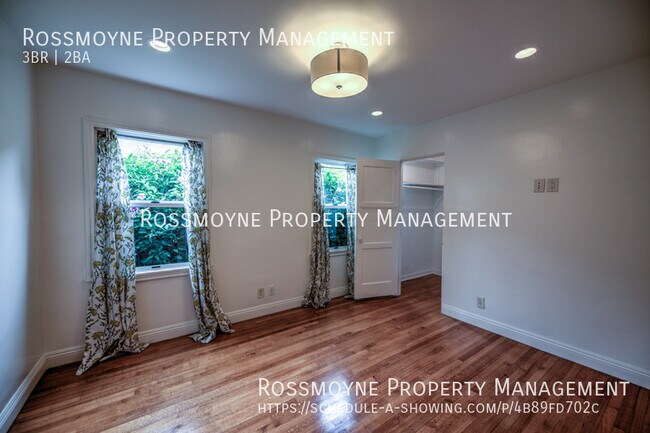 Building Photo - 10856 Wellworth Ave