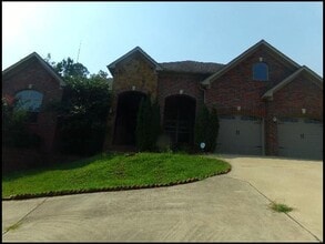Building Photo - 111 Chelle Ln