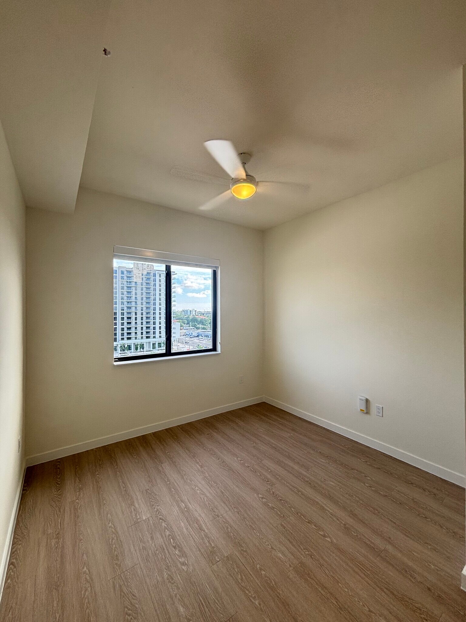 Building Photo - 19550 NE 26th Ave