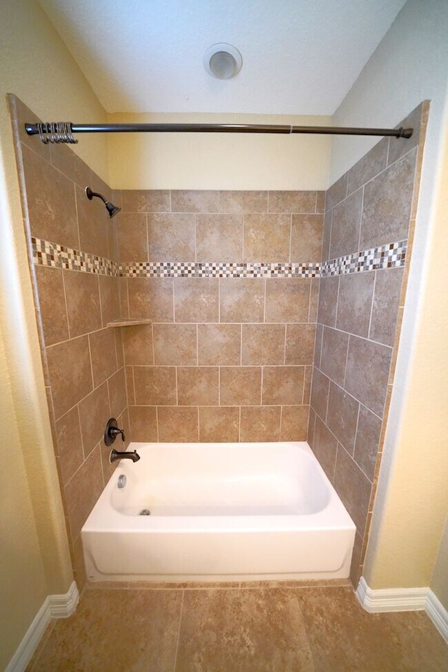 Building Photo - Beautiful Selma Living. Realtor Commission: $500