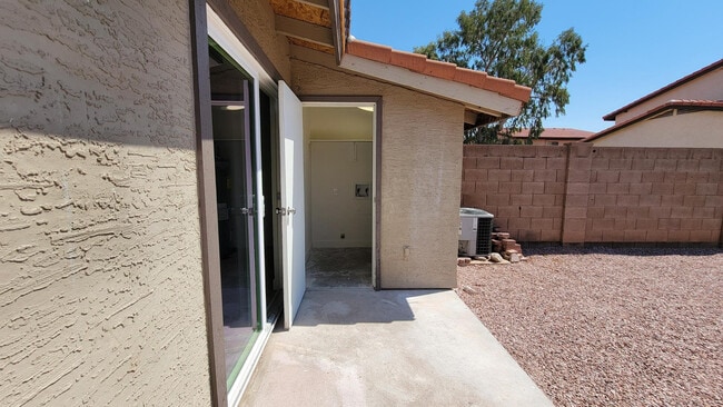 Building Photo - 6203 E Glencove St