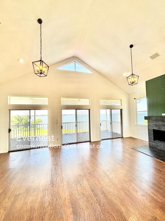 Building Photo - 11156 Windjammer Dr