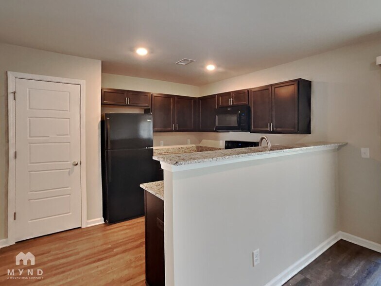 Building Photo - 12 Cardinal Ct