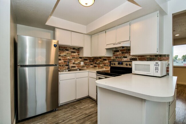 Building Photo - 2182 W 5600 S
