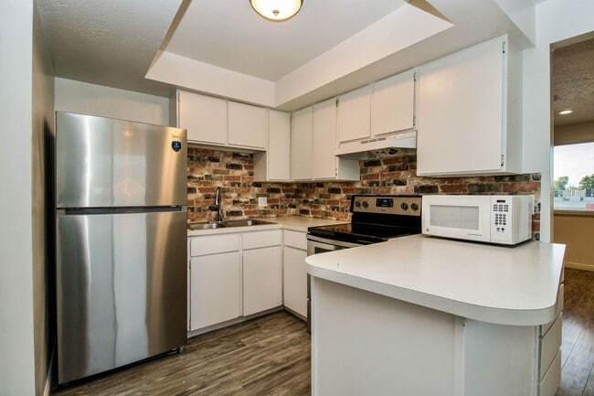 Building Photo - Cozy 2 Bed, 1 Bath and Pet-Friendly Home w...