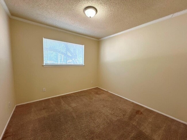 Building Photo - 5905 Burrough Dr