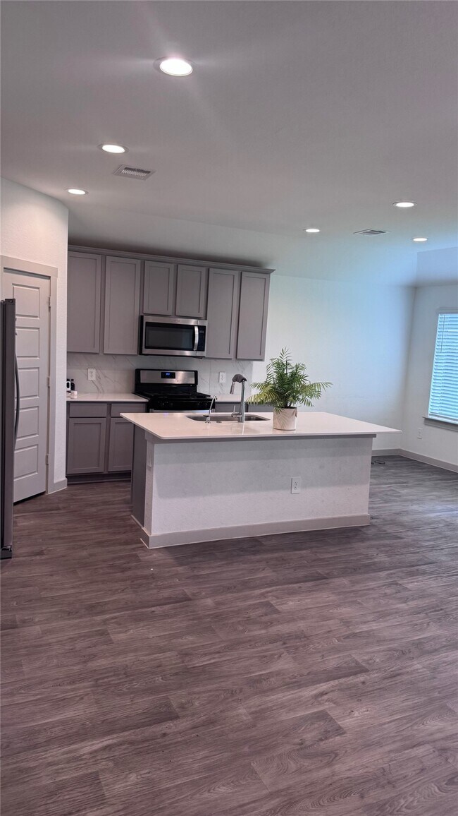 Building Photo - 7807 Cattleman Vly Dr