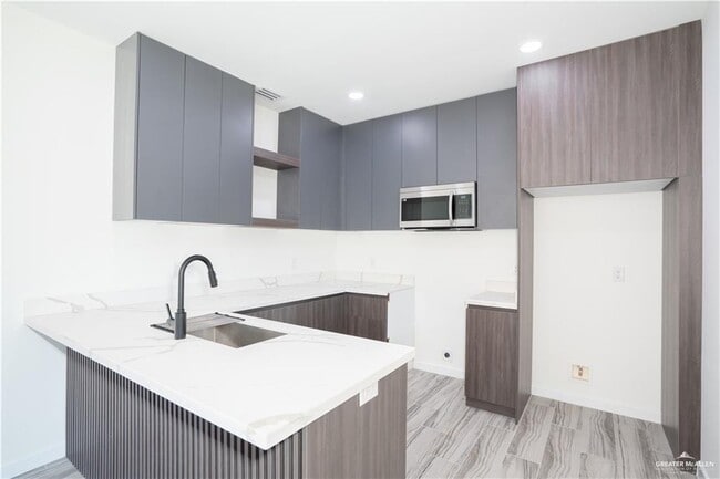 Building Photo - 24 Stablewood