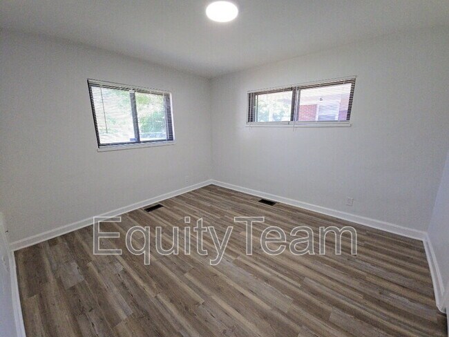Building Photo - 619 Storms Rd