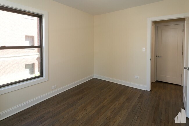 Building Photo - 2641 North Spaulding-3E