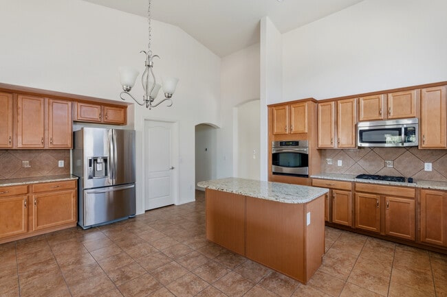 Building Photo - 677 W Pizzicato Ln