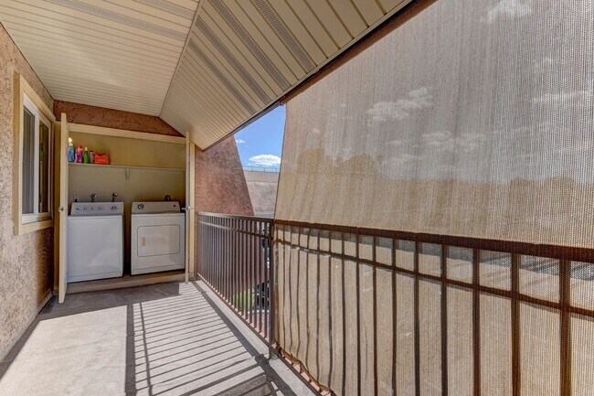 Building Photo - Beautiful condo at a great price!