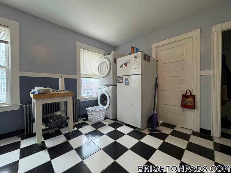 Building Photo - 225 Parsons St