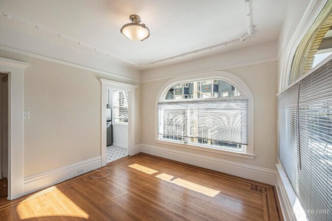 Building Photo - 1590 Sacramento St