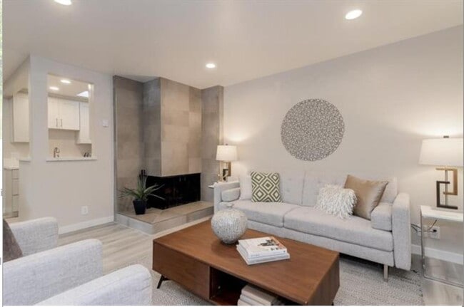 Building Photo - 1-Bedroom Unit with Parking in Mountain View, CA!