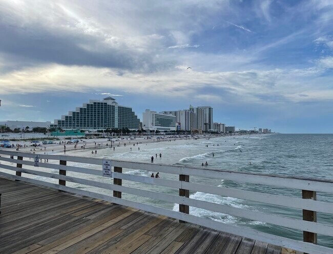 Building Photo - 158 Highland Ave