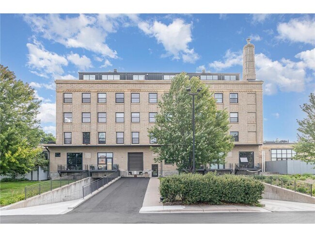 Building Photo - 730 Stinson Blvd NE