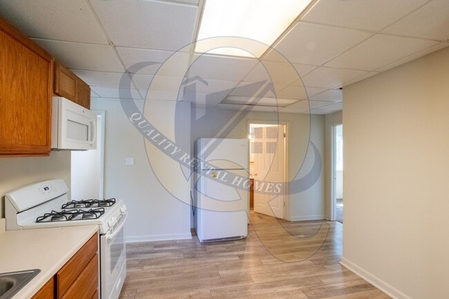 Building Photo - 2145 E McLean Ave