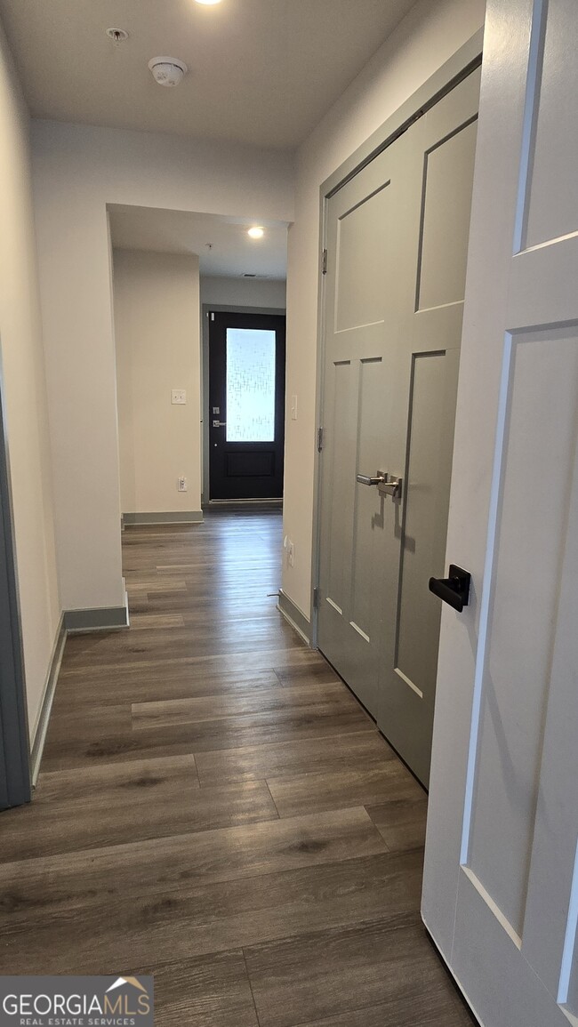 Building Photo - 115 Climbing Ivy Cir