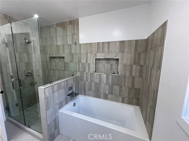 Building Photo - 3406 S Dunsmuir Ave