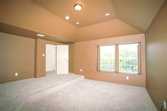 Building Photo - 3905 Vista Mar Dr