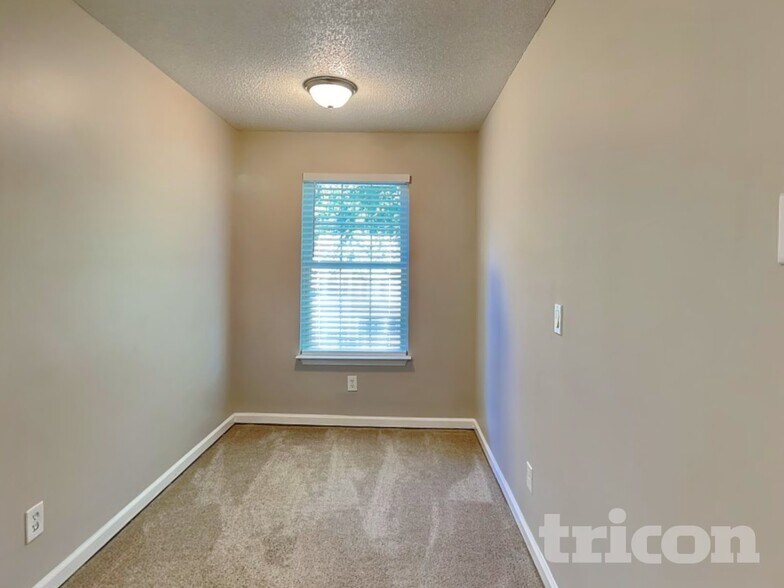 Building Photo - 14 Waterton Way