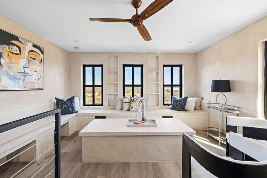 Building Photo - 2701 Bumble Bee Dr