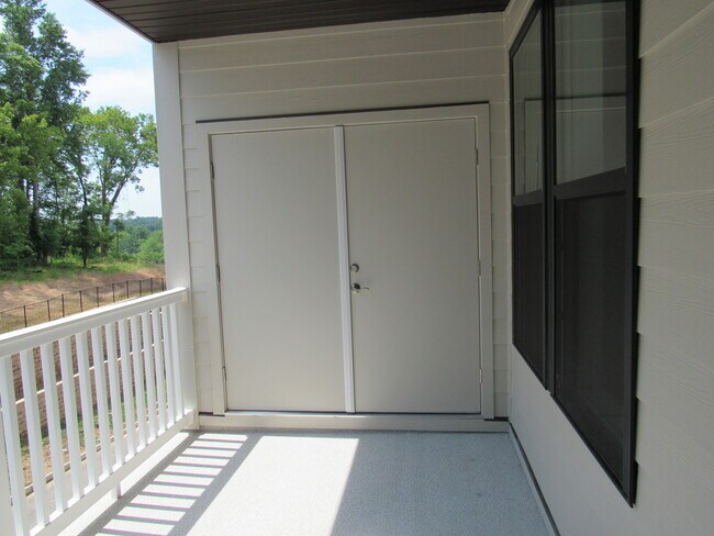 Building Photo - 624 Noush Ct