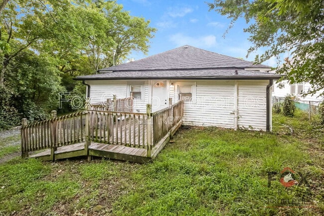 Building Photo - 48 Chestnut Dr SW