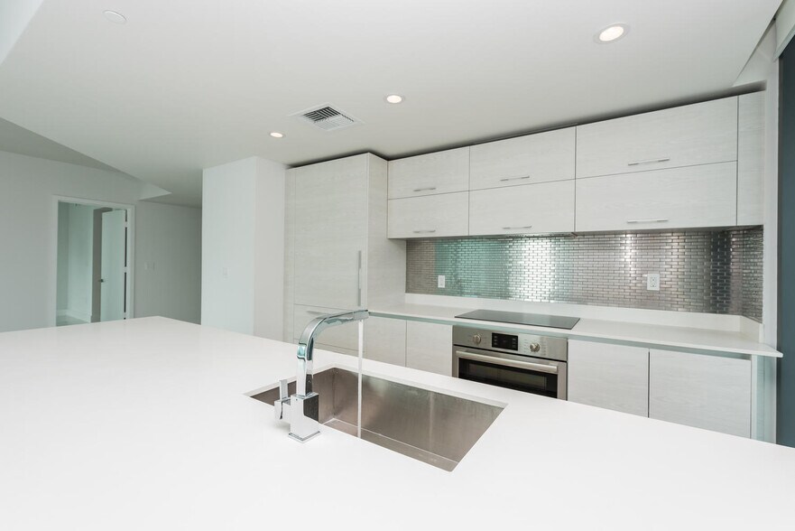 Building Photo - 1300 S Miami Ave