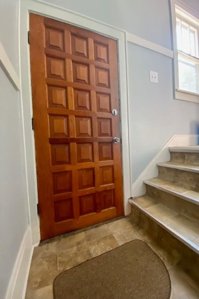 Building Photo - Charming 2 Bedroom 1 Bath Single Family Home!