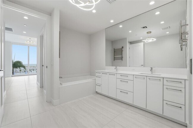 Building Photo - 301 1st St S