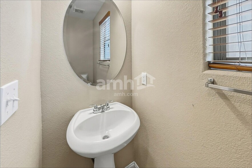 Building Photo - 6489 Holyrod Park Ct