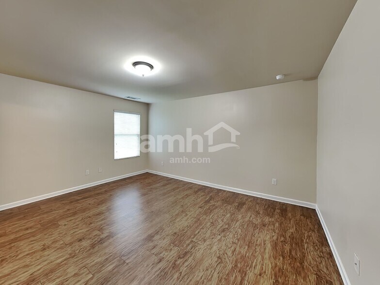 Building Photo - 3525 Mica Cir SE