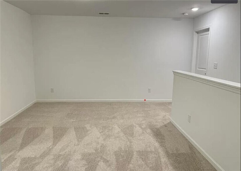 Building Photo - 6050 Sanford Pl